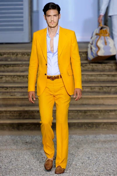 Look 19